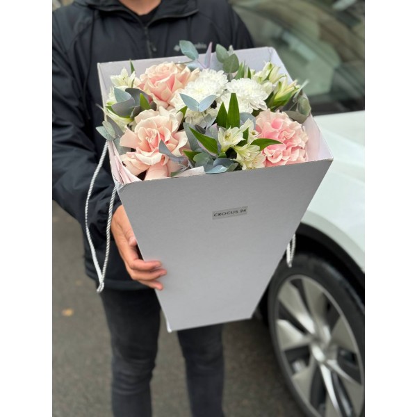 Букет в переноске с аквабоксом №2